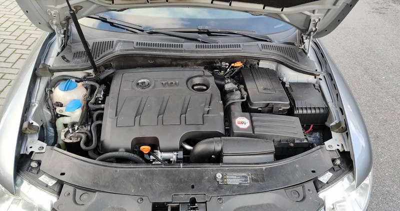 Skoda Superb cena 29900 przebieg: 208000, rok produkcji 2011 z Płock małe 704